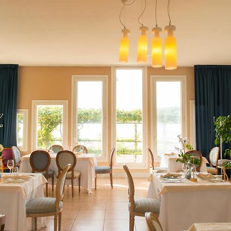 Hotel Sinuessa Terme มอนดราโกเน ภายนอก รูปภาพ
