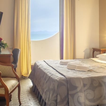 Hotel Sinuessa Terme มอนดราโกเน ภายนอก รูปภาพ