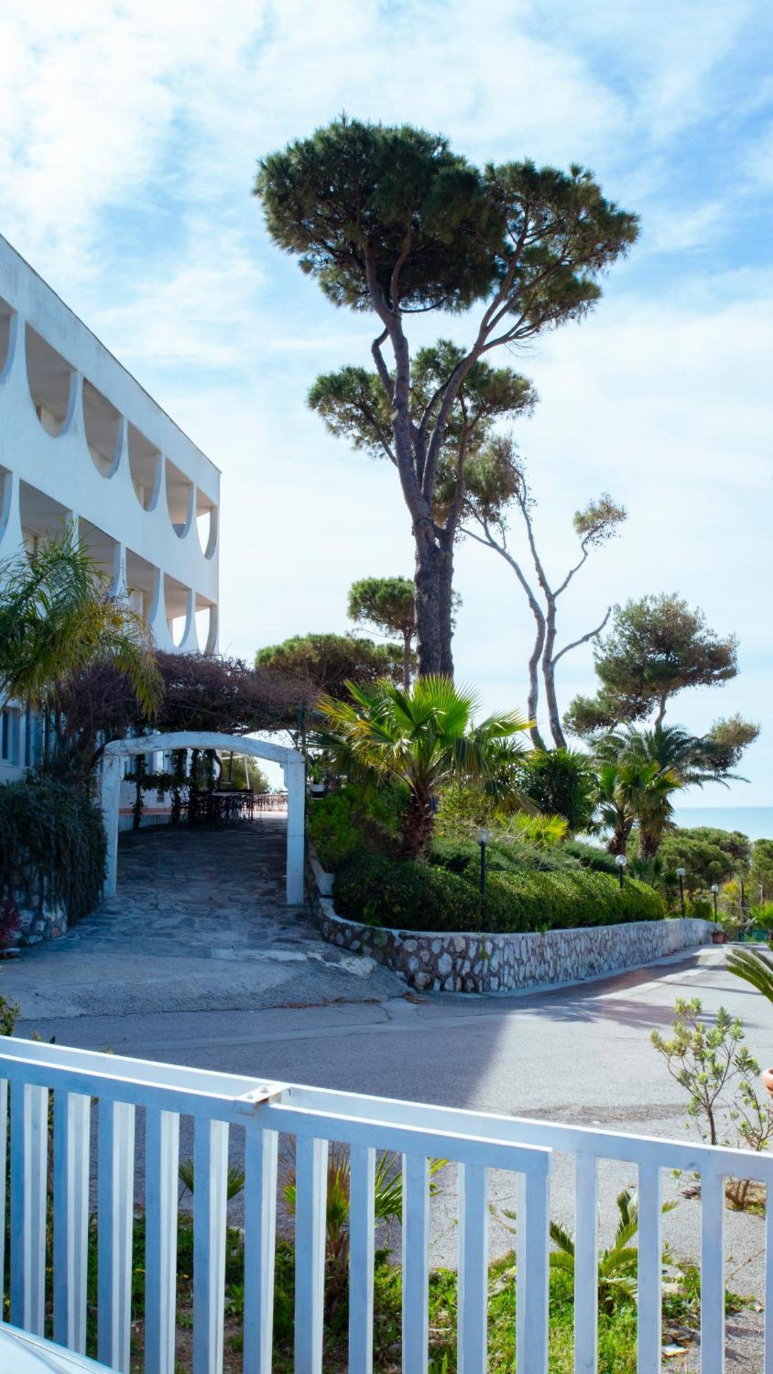 Hotel Sinuessa Terme มอนดราโกเน ภายนอก รูปภาพ