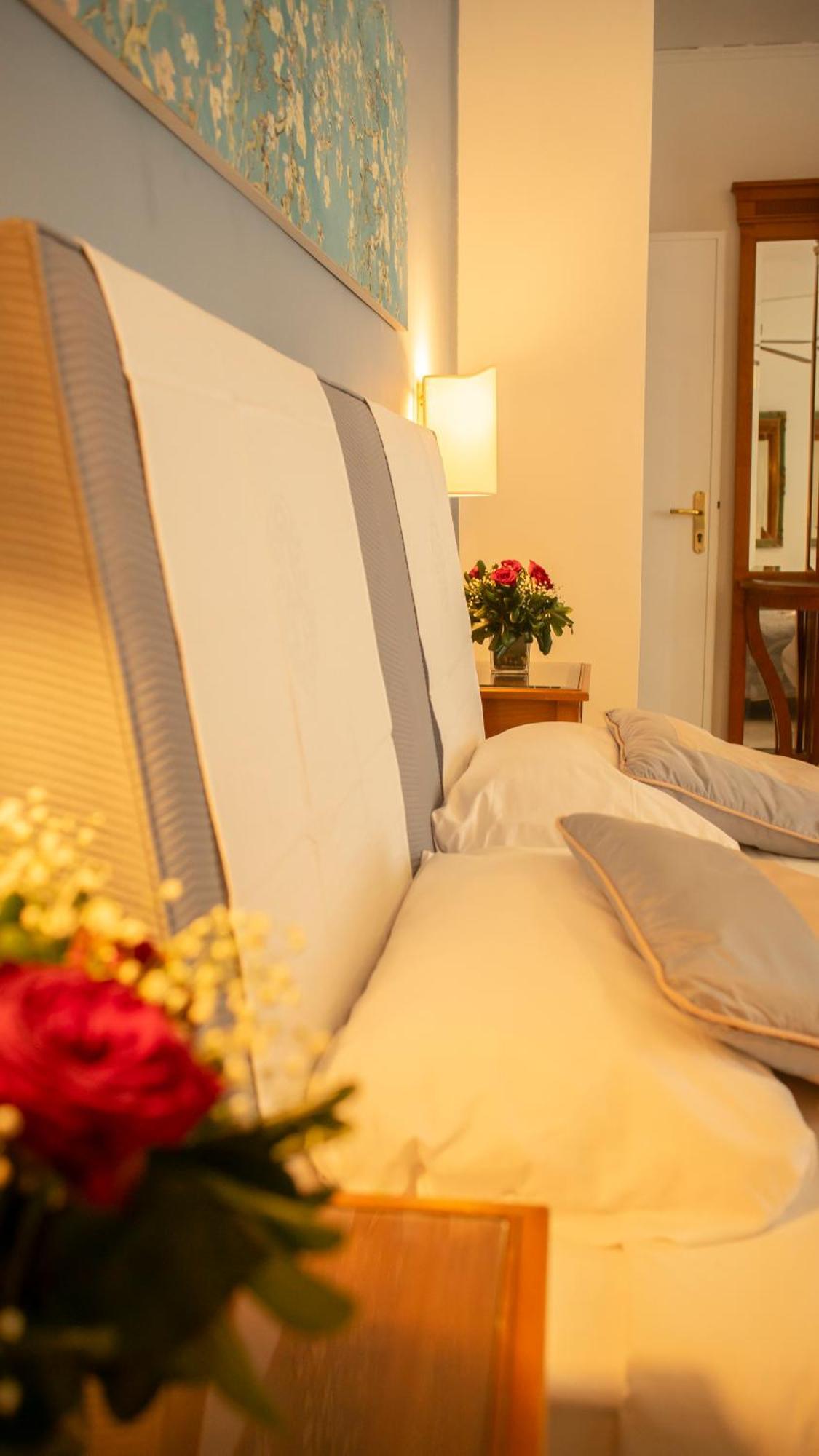 Hotel Sinuessa Terme มอนดราโกเน ภายนอก รูปภาพ