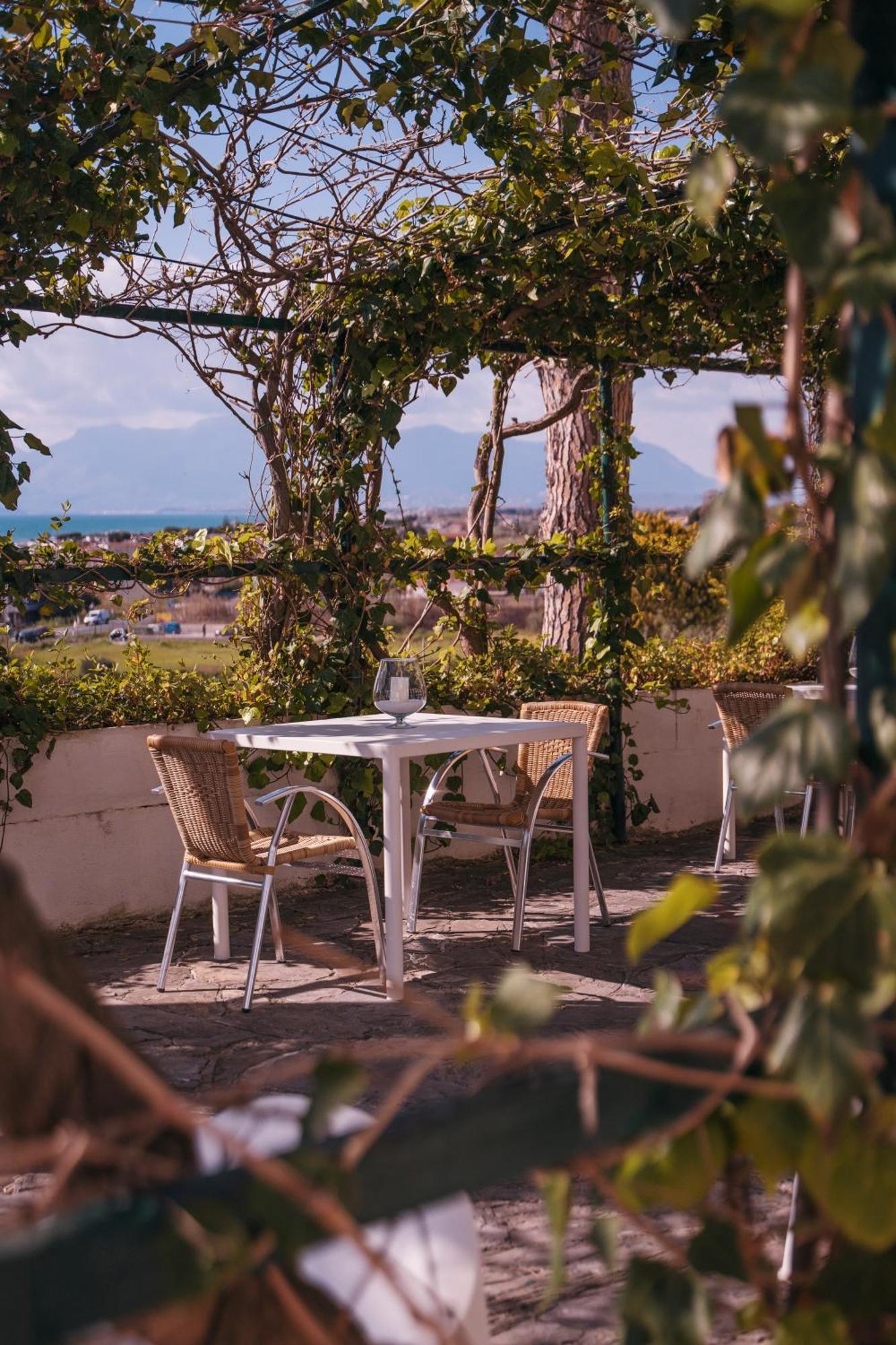 Hotel Sinuessa Terme มอนดราโกเน ภายนอก รูปภาพ