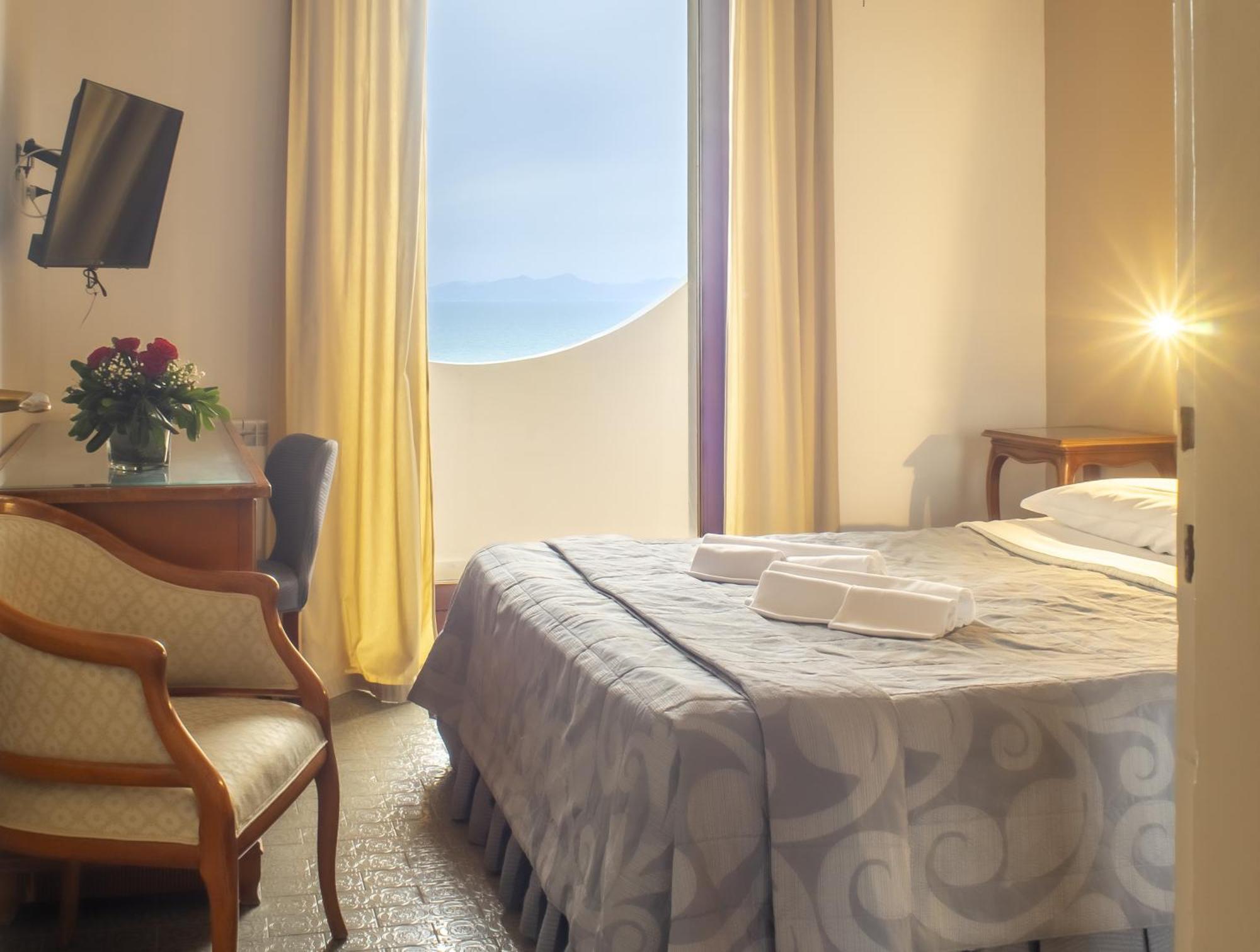 Hotel Sinuessa Terme มอนดราโกเน ภายนอก รูปภาพ